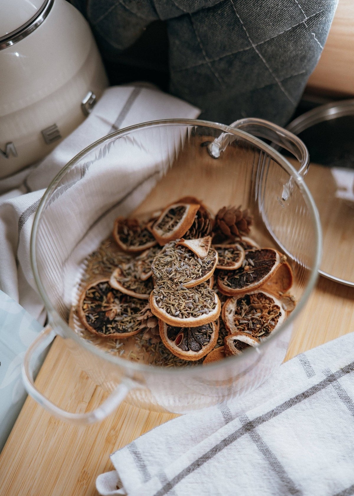 Sunday Reset Simmer Pot | Lemon Lavender Rosemary - La Vie Est Belle