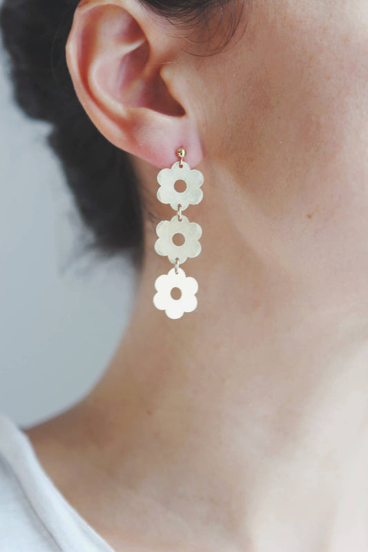 Triple Daisy Flower Earrings - La Vie Est Belle