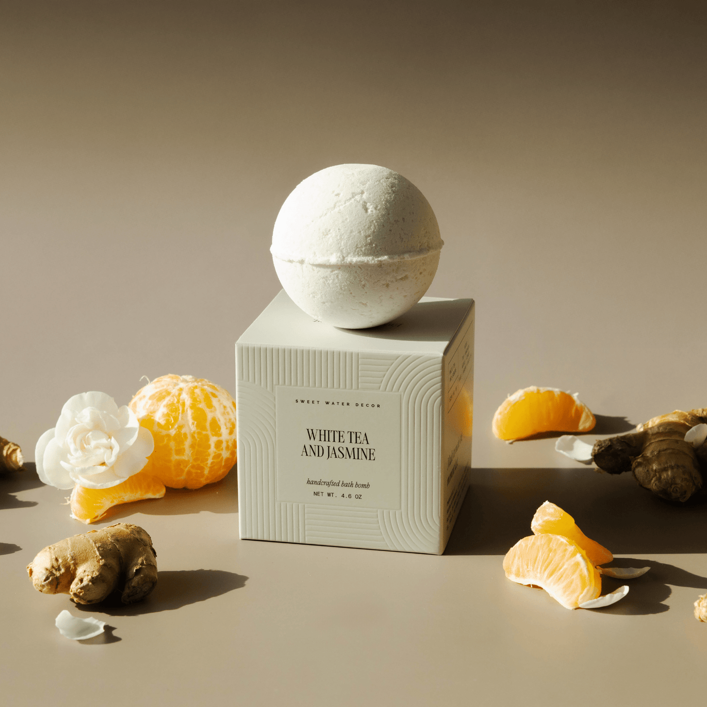 White Tea and Jasmine 4.6 oz Bath Bomb - La Vie Est Belle