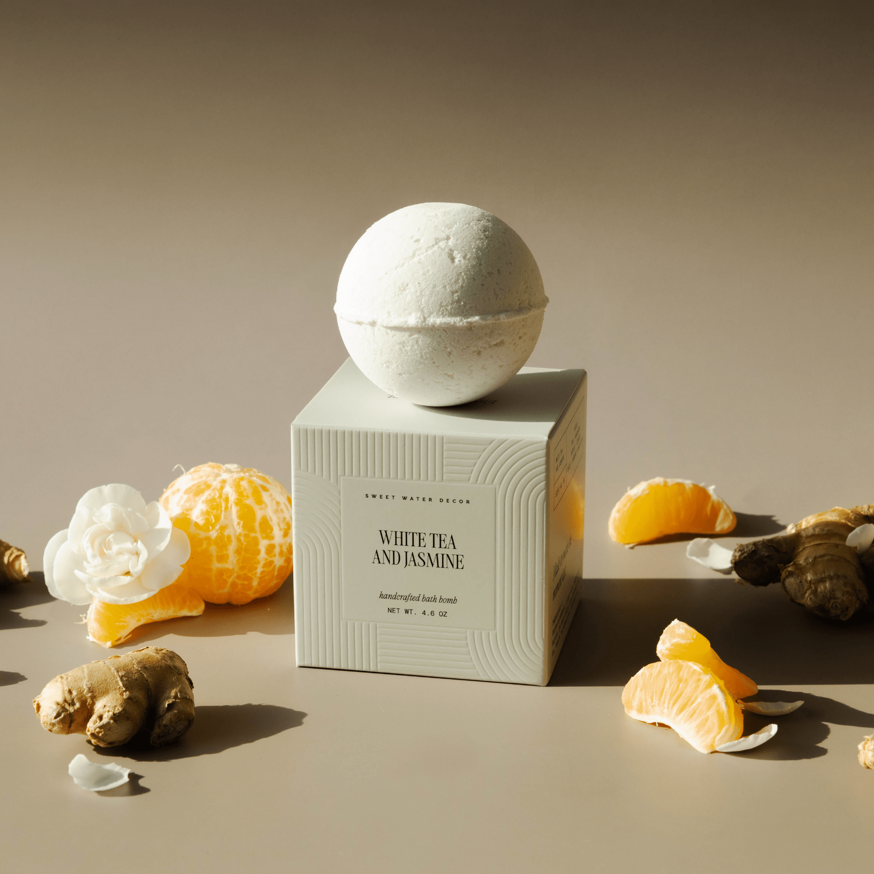 White Tea and Jasmine 4.6 oz Bath Bomb - La Vie Est Belle