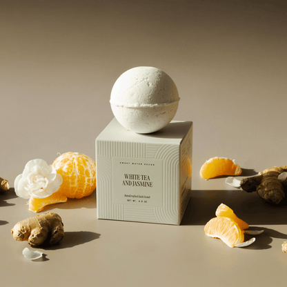 White Tea and Jasmine 4.6 oz Bath Bomb - La Vie Est Belle